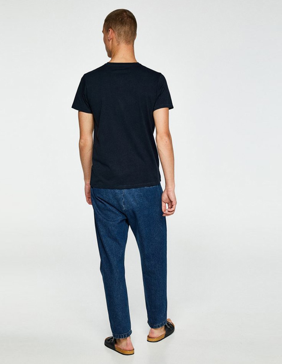 Playera sfera cuello henley para hombre