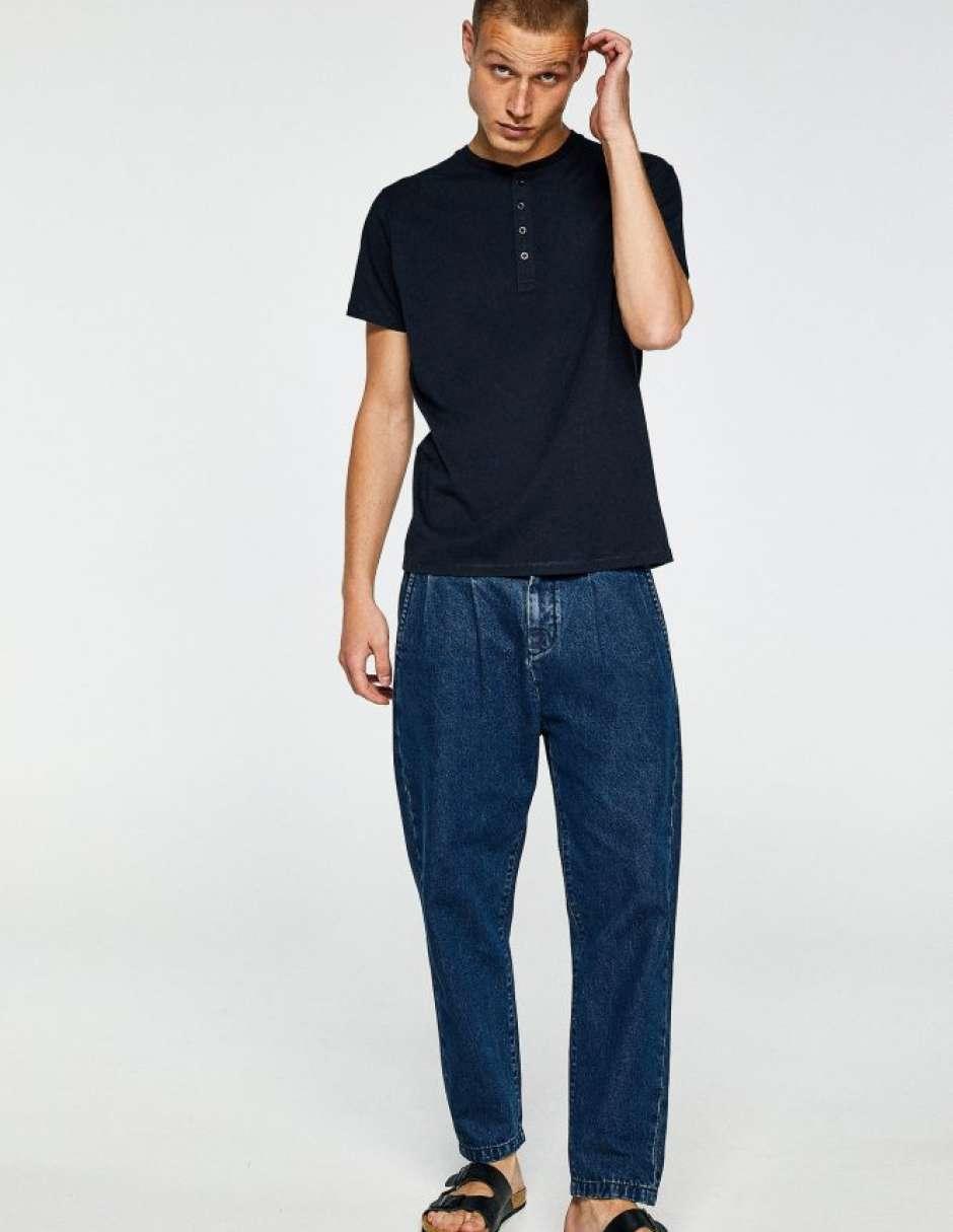 Playera sfera cuello henley para hombre