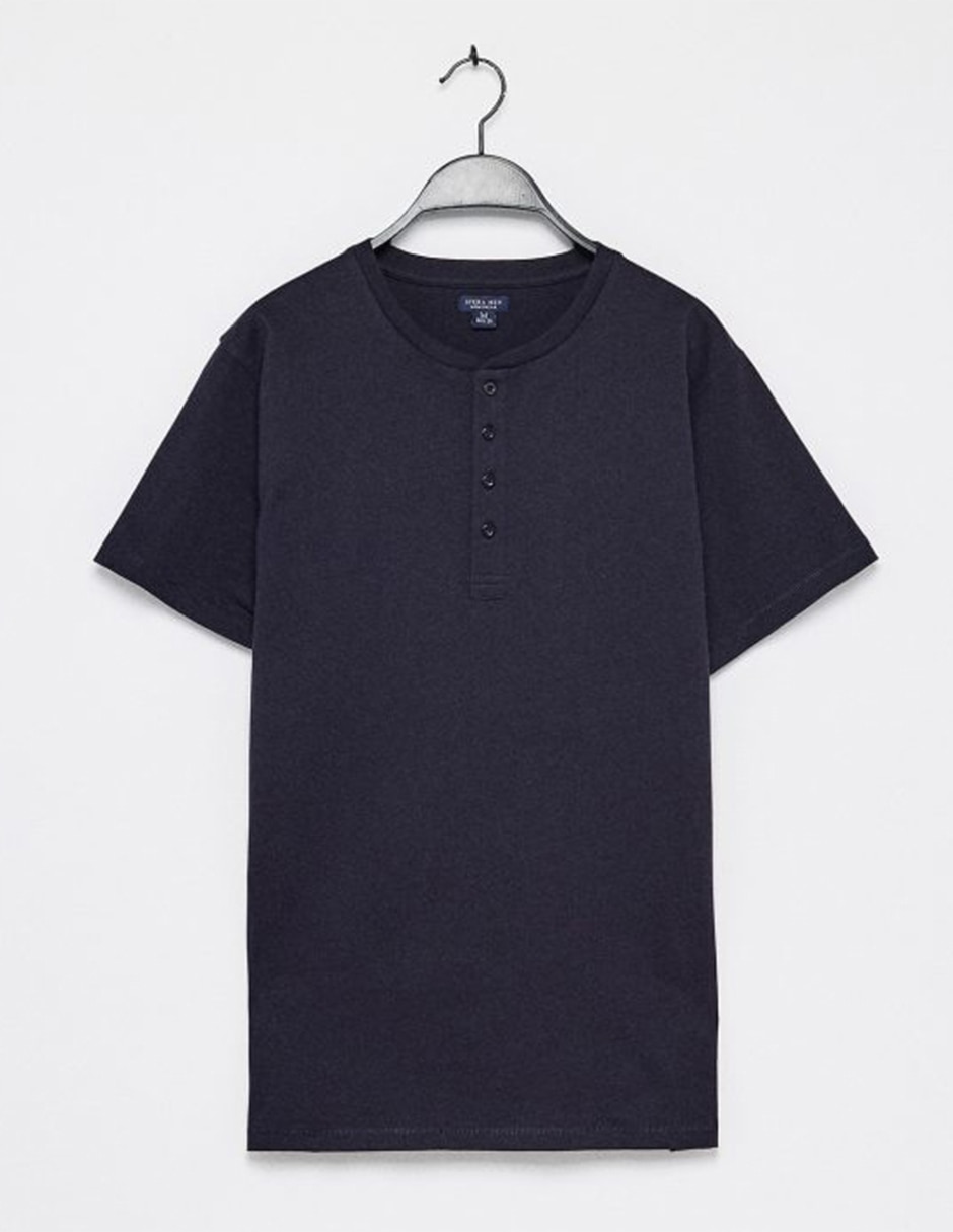 Playera sfera cuello henley para hombre